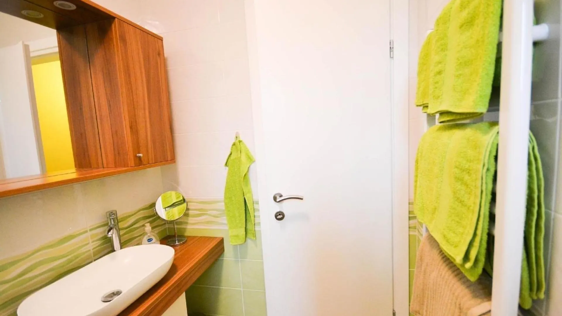 Modernes Apartment In Novigrad Mit Privatem Parkplatz Karpinjan