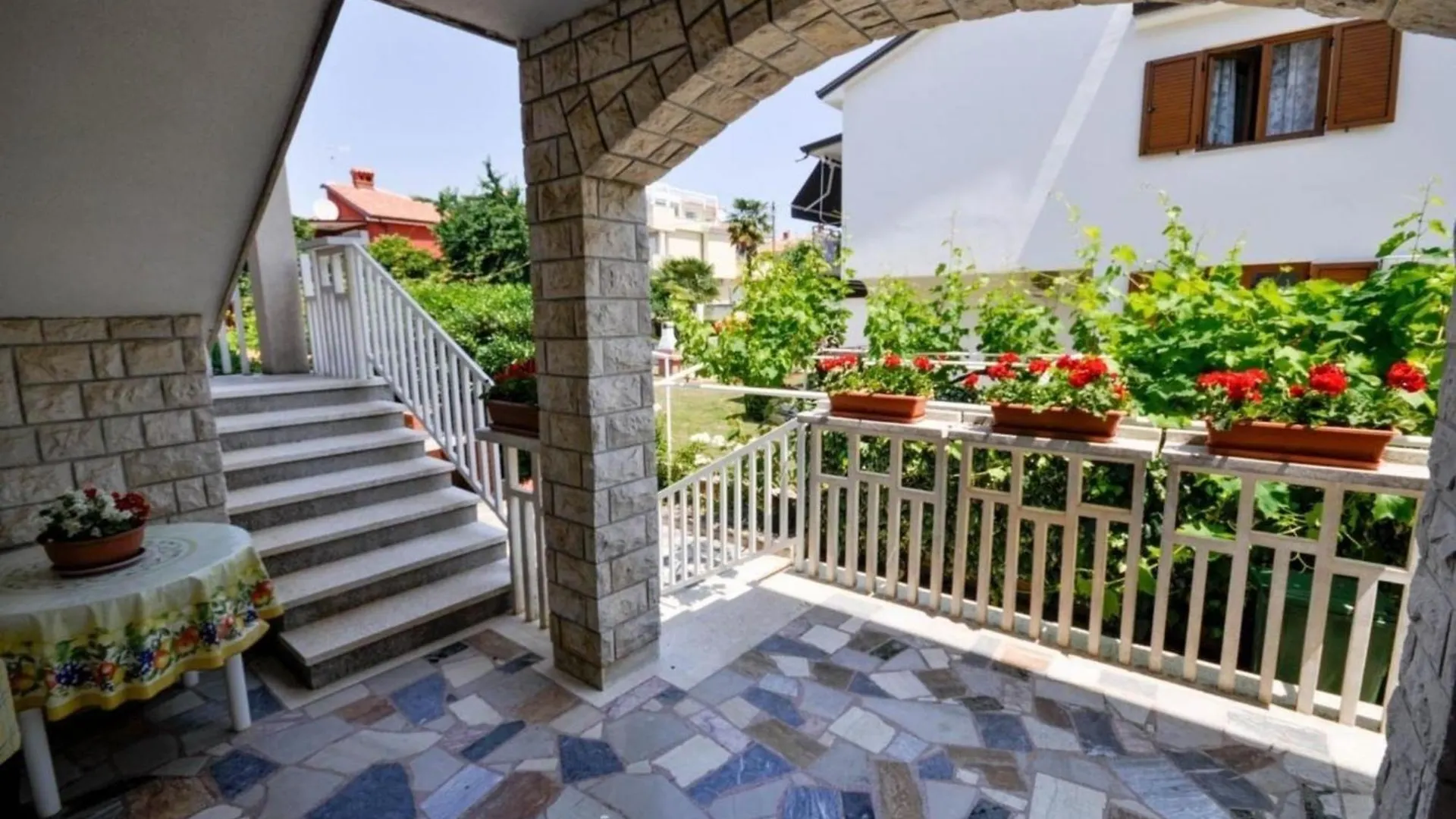 Modernes Apartment In Novigrad Mit Privatem Parkplatz Karpinjan