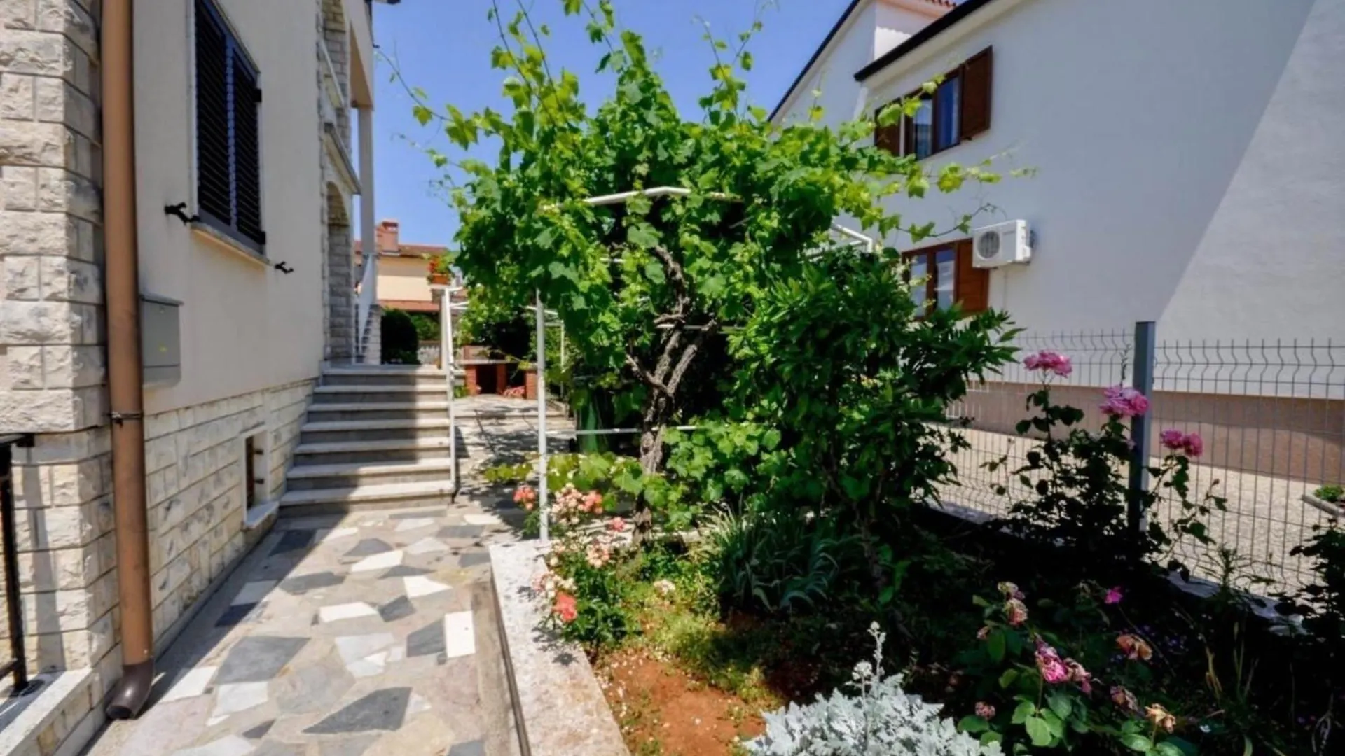 Modernes Apartment In Novigrad Mit Privatem Parkplatz Karpinjan